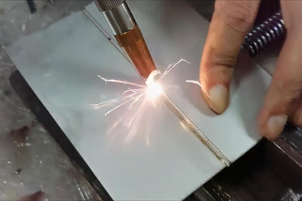 手持式激光焊接機與傳統焊接機比有什么優勢？